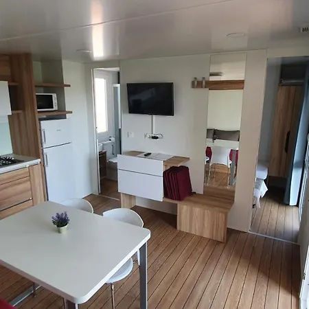 Mobile Homes Suha Punta Feriehus Kampor