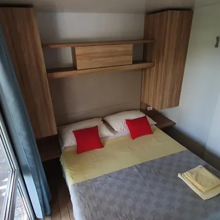 Mobile Homes Suha Punta Case de vacanță *