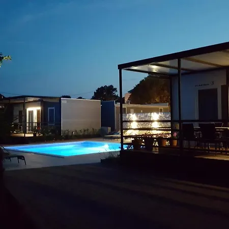펜션 Mobile Homes Suha Punta *